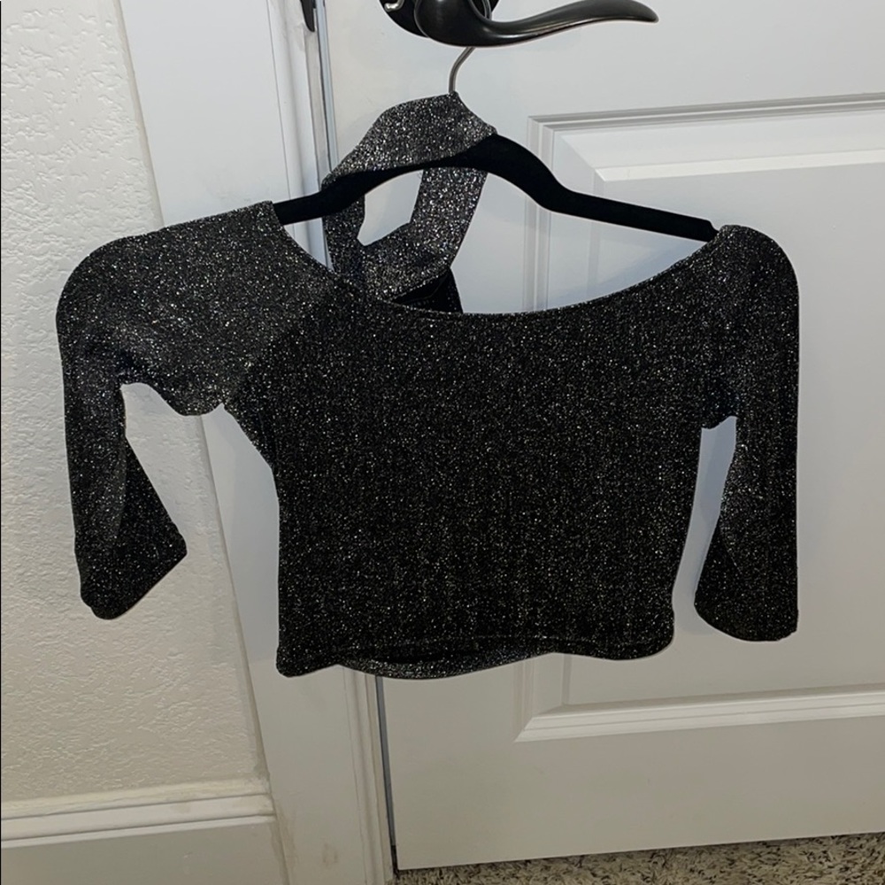 2 crop tops